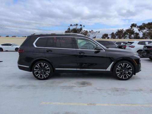 Black Sapphire Metallic 2024 BMW X7 xDrive40i