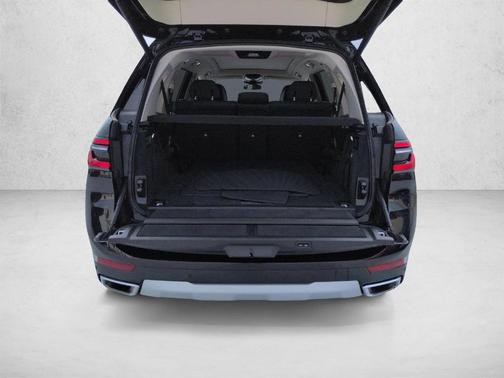 Black Sapphire Metallic 2024 BMW X7 xDrive40i