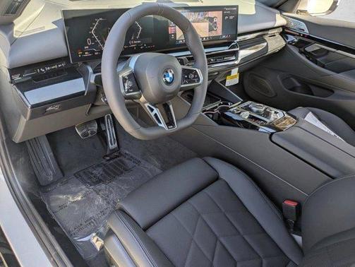 Mineral White Metallic 2026 BMW 530 i