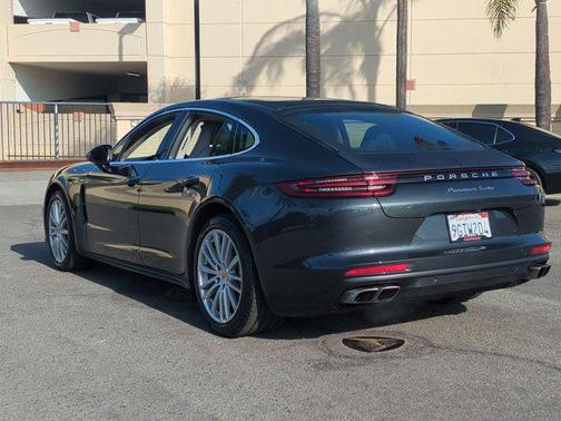2017 Porsche Panamera Turbo