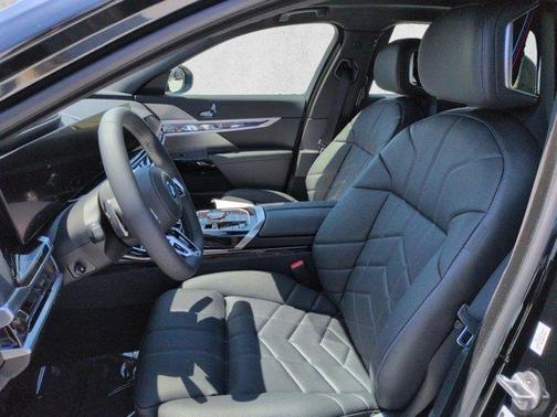 Black Sapphire Metallic 2026 BMW i7 EDrive50
