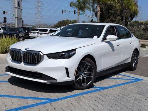 Alpine White 2026 BMW i5 eDrive40