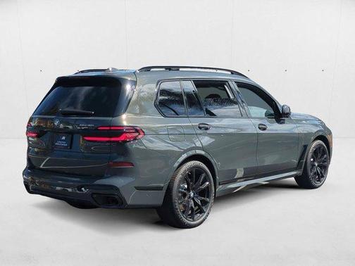 Gray Metallic 2026 BMW X7 xDrive40i