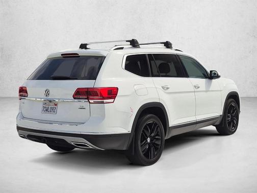 Pure White 2018 Volkswagen Atlas 3.6L SEL Premium