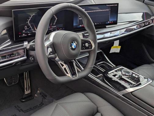 2025 BMW 740 i