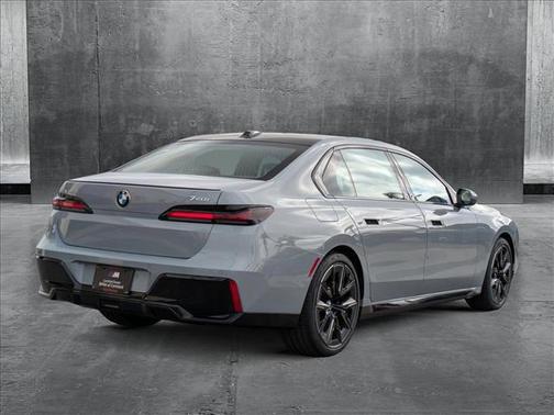 2025 BMW 740 i