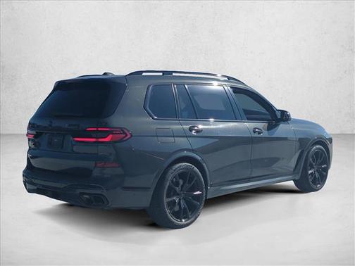 2023 BMW X7 M60i