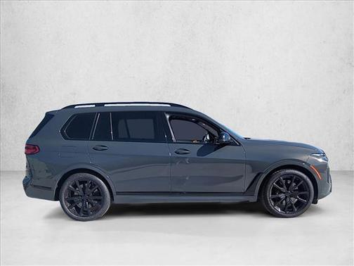 2023 BMW X7 M60i