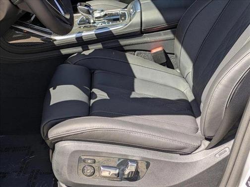 2025 BMW ALPINA XB7 Base