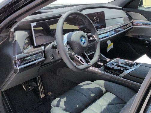 Black Sapphire Metallic 2026 BMW i7 XDrive60