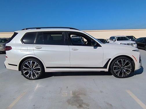 2024 BMW X7 M60i