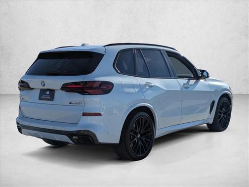 2024 BMW X5 M60i