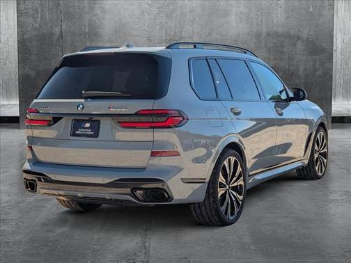 2025 BMW X7 M60i