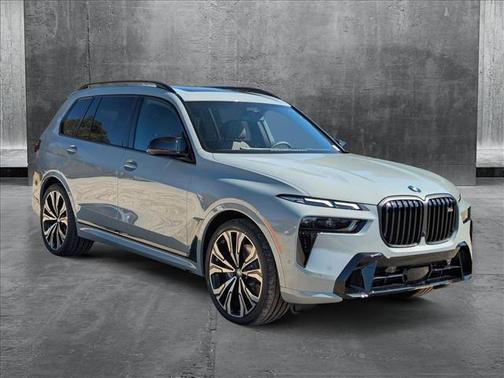 2025 BMW X7 M60i