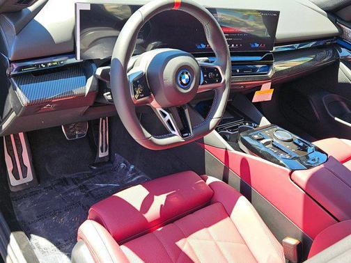 2025 BMW i5 M60