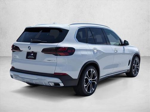 Alpine White 2026 BMW X5 PHEV xDrive50e