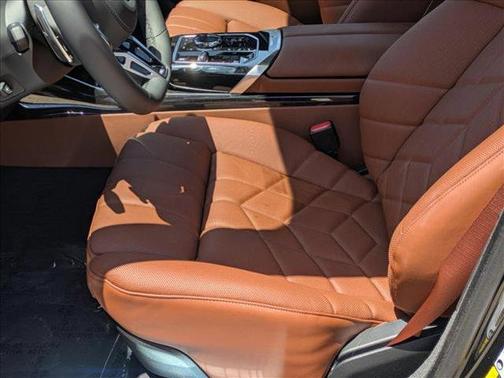 2025 BMW 750e xDrive