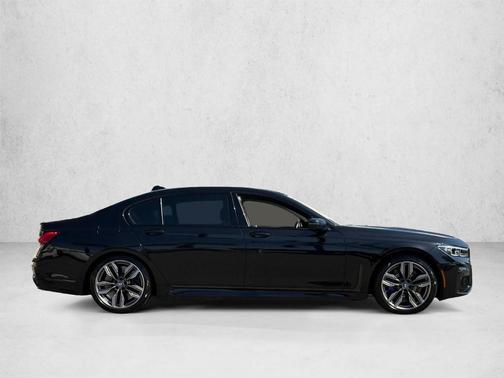 Black Sapphire Metallic 2022 BMW M760 i xDrive