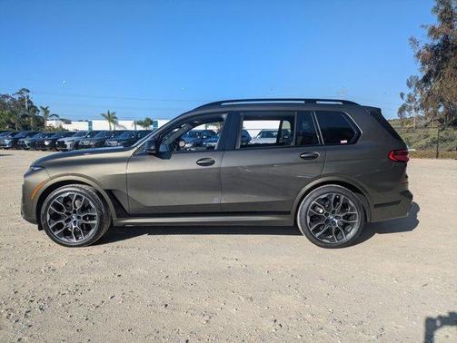 Manhattan Green Metallic 2026 BMW X7 M60i