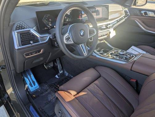 Manhattan Green Metallic 2026 BMW X7 M60i