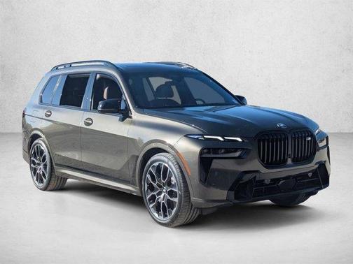 Manhattan Green Metallic 2026 BMW X7 M60i
