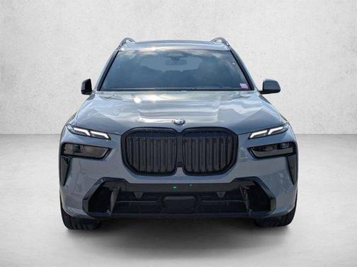 Gray Metallic 2026 BMW X7 xDrive40i