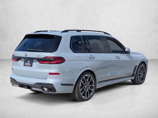 Gray Metallic 2026 BMW X7 xDrive40i