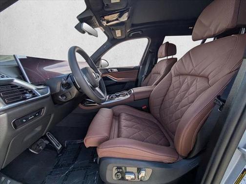 Gray Metallic 2026 BMW X7 xDrive40i