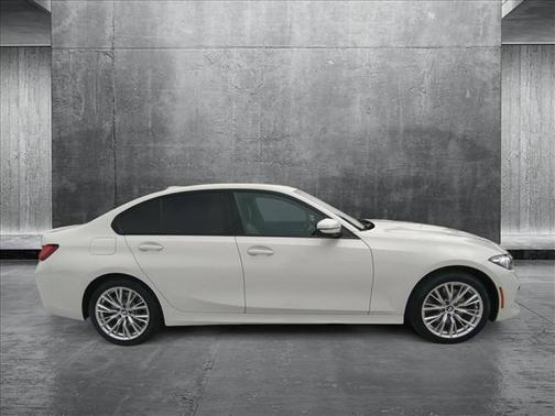 2023 BMW 330 i