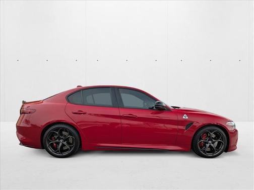2022 Alfa Romeo Giulia Quadrifoglio