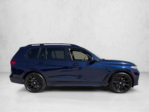 2022 BMW X7 M50i