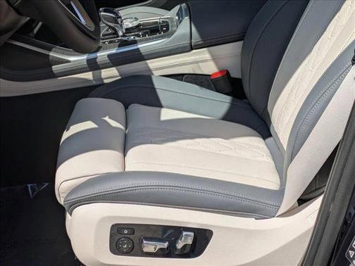 2025 BMW ALPINA XB7 Base