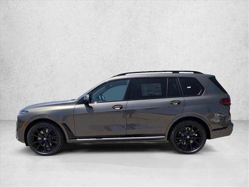 Manhattan Green Metallic 2027 BMW X7 xDrive40i