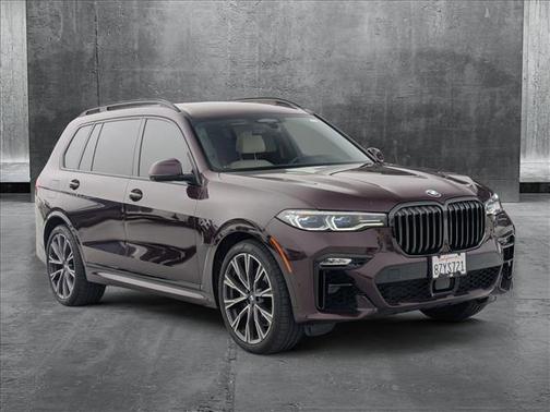 2022 BMW X7 M50i