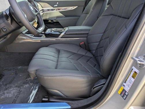 Space Silver 2026 BMW i7 EDrive50