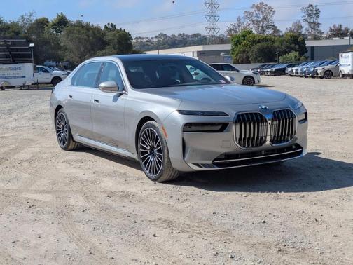 Space Silver 2026 BMW i7 EDrive50