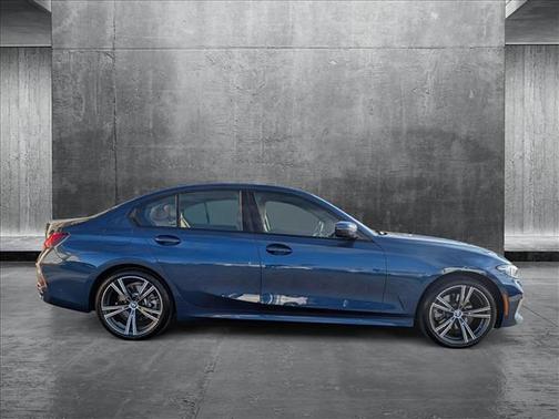2023 BMW 330 i