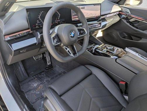 Alpine White 2026 BMW 530 i