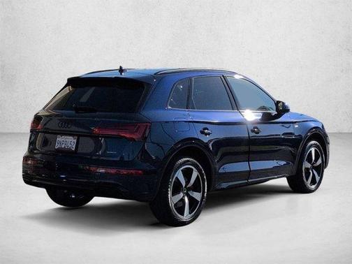 Navarra Blue Metallic 2024 Audi Q5 45 S line quattro Premium