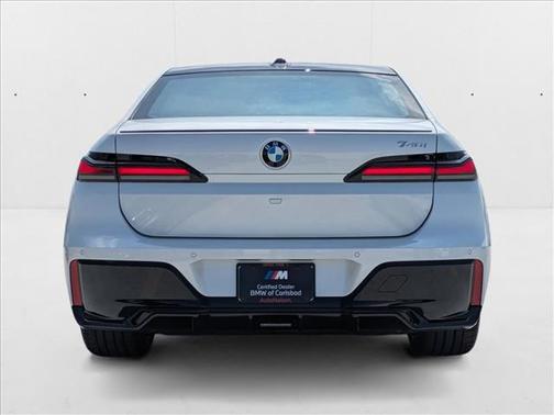 2025 BMW 740 i