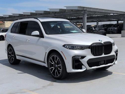 Mineral White Metallic 2021 BMW X7 xDrive40i