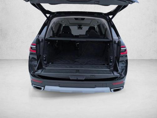 Black Sapphire Metallic 2025 BMW X7 xDrive40i