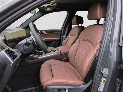 Gray Metallic 2027 BMW X7 xDrive40i