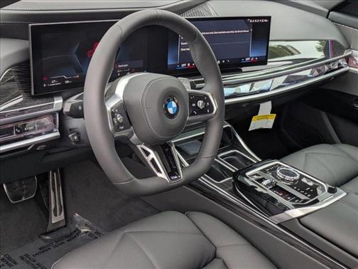2025 BMW 740 i