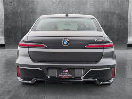 2025 BMW 740 i