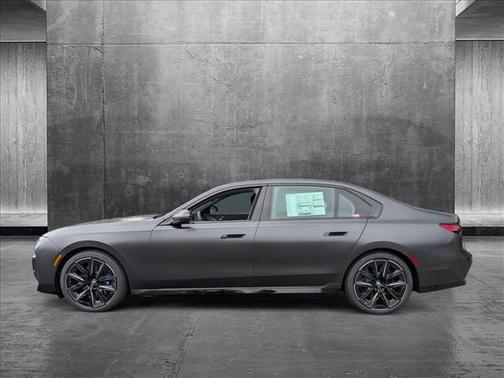 2025 BMW 740 i