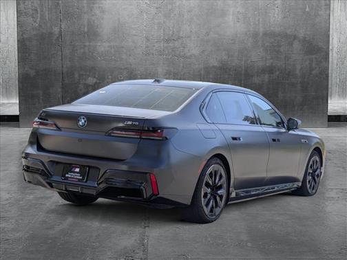 2024 BMW i7 M70