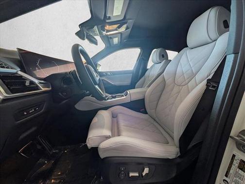 Mineral White Metallic 2026 BMW X6 xDrive40i