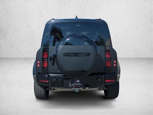 2025 Land Rover Defender P400 X-Dynamic SE