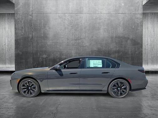 2025 BMW 750e xDrive